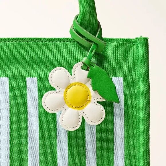 Kate spade new york x Target White Daisy Bag Charm Keychain NWT FAST SHIP - Picture 2 of 4
